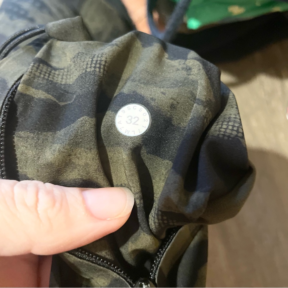 Lululemon Athletica Current State Short 9” Military Green - Picture 8 of 8